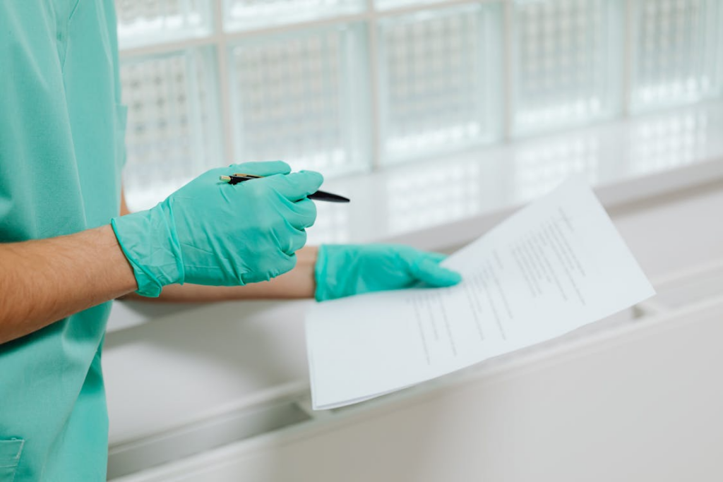 An image of a worker reading a diagnosis 
